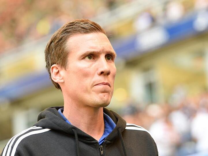 Hamburgs Trainer Hannes Wolf im Volksparkstadion. Foto: Daniel Bockwoldt/Archivbild