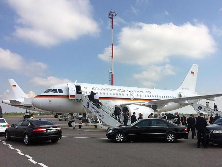 Eine Panne aus dem Jahr 2016: Der damalige Außenminister Frank-Walter Steinmeier musste damals in Vilnius in ein zweites Regierungsflugzeug umsteigen, da sein Airbus A319 eine Panne hatte.