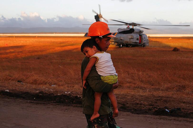 Das Elend auf den Philippinen steigt ins Unermessliche. Jetzt sind auch Hilfsgüter und Ärzte aus Bayern auf dem Weg in die Krisenregion.