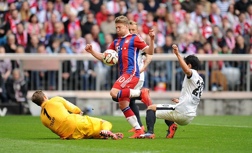 MITCHELL WEISER - NOTE 3 - Erfüllte seine Rolle als Rechtsverteidiger solide. War bei Frankfurts einziger Chance aber zu weit weg von Kittel, seinem Mann. Viel Einsatz, bereitete das 3:0 vor. Sonst wenig Ertrag.