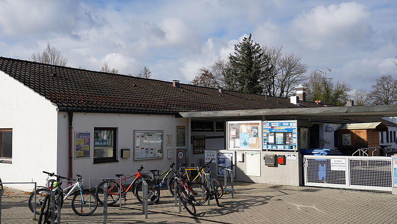 Völlig aus der Zeit gefallen, sei dieses Vereinsgebäude in Trudering, findet die CSU. Die Stadt soll es sanieren. Völlig aus der Zeit gefallen, sei dieses Vereinsgebäude in Trudering, findet die CSU. Die Stadt soll es sanieren.