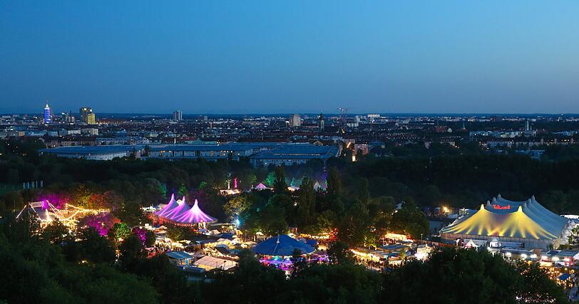 Tollwood bei Nacht und von oben. Ein atemberaubender Anblick.