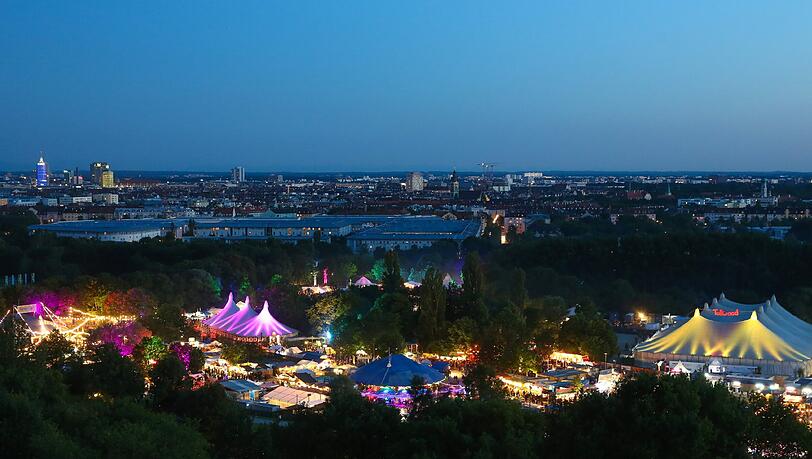 Tollwood bei Nacht und von oben. Ein atemberaubender Anblick.