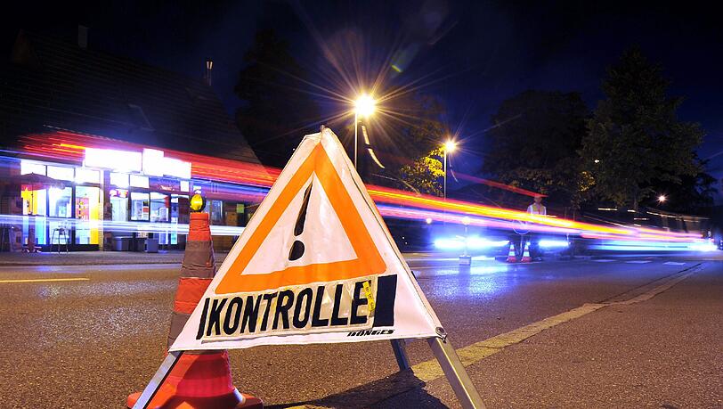 Dank Transitzonen sollen Asylbewerber ohne Erfolgsaussichten oder ohne Papiere noch vor der Einreise innerhalb kurzer Zeit zurückgeschickt werden. Dank Transitzonen sollen Asylbewerber ohne Erfolgsaussichten oder ohne Papiere noch vor der Einreise innerhalb kurzer Zeit zurückgeschickt werden.