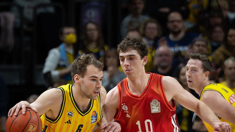 Justinian Jessup (M) war gegen Braunschweig bester Bayern-Werfer. (Archivbild)