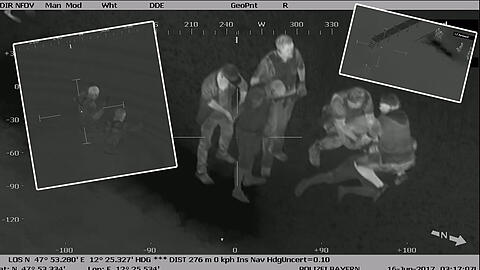 Aufnahmen der Wärmebildkamera: Die Männer wollten sich noch hinter einem Boot verstecken (kleines Bild links), sie konnten aber wenig später festgenommen werden.