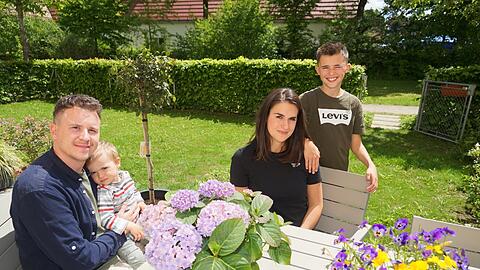Stefan B., seine Frau Tabitha und ihre Kinder haben einen Garten. aber nicht genug Platz in der Wohnung.