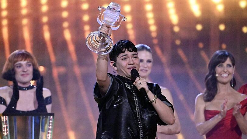 Der österreichische Countertenor JJ alias Johannes Pietsch gewann den Eurovision Song Contest 2025 in Basel.