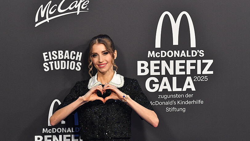 Cathy Hummels berichtete an diesem Abend vom roten Teppich. Cathy Hummels berichtete an diesem Abend vom roten Teppich.