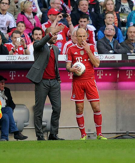 ARJEN ROBBEN: NOTE 4.
Kam 15 Minuten vor Schluss für Ribéry. Vergab in der 86. die Riesenchance zum 4:3. Auch sonst keine große Hilfe.