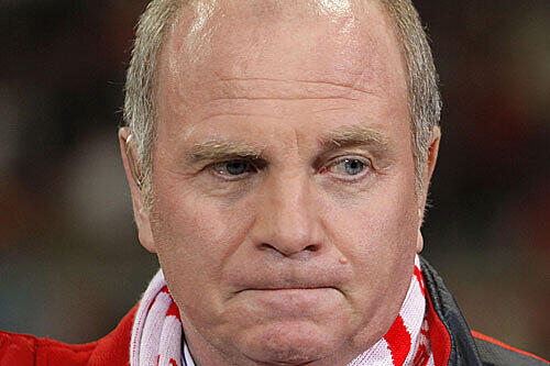 Schaut etwas verkniffen: Bayern- Manager Uli Hoeneß. Er hofft, dass der Club Erstklassig bleibt.