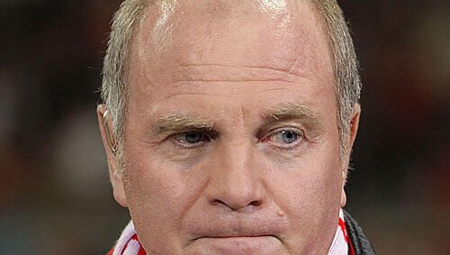 Schaut etwas verkniffen: Bayern- Manager Uli Hoeneß. Er hofft, dass der Club Erstklassig bleibt. Schaut etwas verkniffen: Bayern- Manager Uli Hoeneß. Er hofft, dass der Club Erstklassig bleibt.