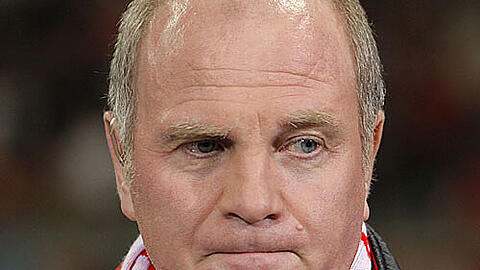 Schaut etwas verkniffen: Bayern- Manager Uli Hoeneß. Er hofft, dass der Club Erstklassig bleibt.