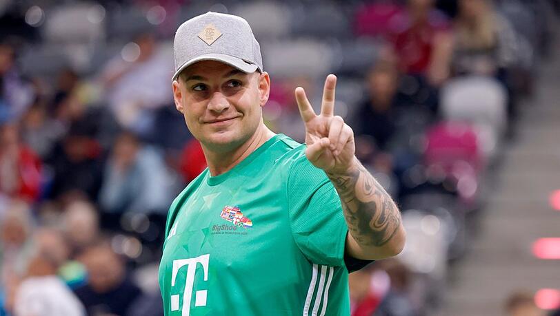 Der Wirbel um seine "DSDS"-Zukunft war ihm nicht anzumerken: Am 17. November spielte Pietro Lombardi gut gelaunt beim Telekom Starkick in Bonn für den guten Zweck.