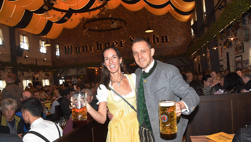 Alexander Egger und seine Frau Katrin Wickenh&auml;user-Egger betreiben zusammen das kleine Zelt M&uuml;nchner Stubn. Sie w&uuml;rden aber gerne Wirte eines gro&szlig;en Wiesnzelts werden.