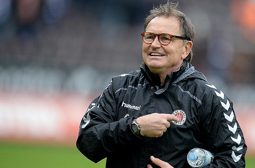Ewald Lienen hatte am 16. Dezember 2014 das Amt des Cheftrainers bei den Braun-Weißen übernommen und schaffte mit der Mannschaft den Klassenerhalt in der 2. Bundesliga.