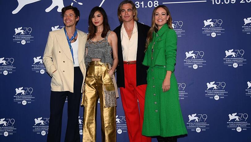 Farbenfrohes Quartett in Venedig: Harry Styles, Gemma Chan, Chris Pine und Olivia Wilde (v.l.).