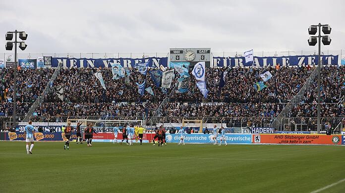 Die Fans des TSV 1860 hoffen, dass bald mehr Zuschauer ins Grünwalder Stadion dürfen.