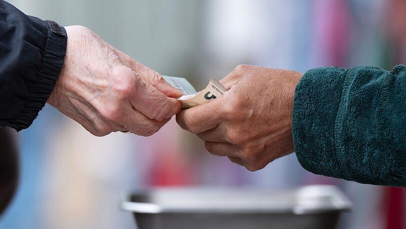 Gerade ärmere Haushalte und Rentner leiden finanziell besonders stark unter dem Iran-Krieg. (Symbolbild) Gerade ärmere Haushalte und Rentner leiden finanziell besonders stark unter dem Iran-Krieg. (Symbolbild)