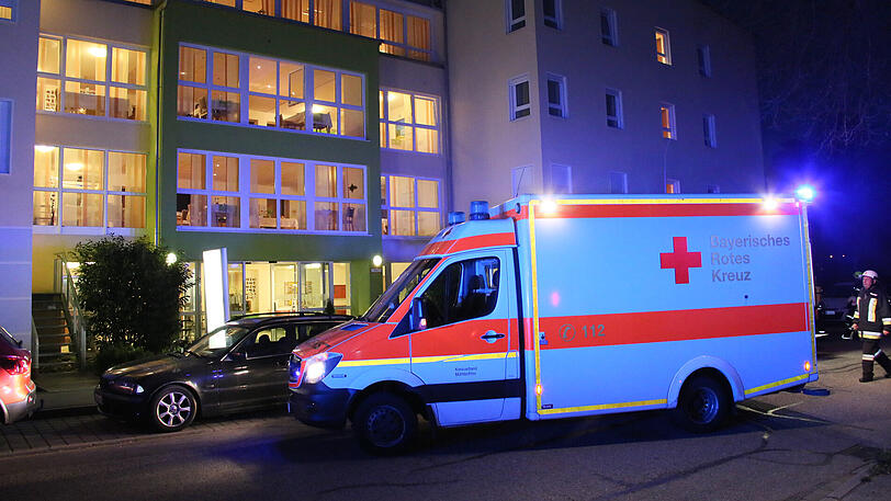 Bei einem Zimmerbrand in einer Altersresidenz kam es zu einem Großeinsatz mehrerer Feuerwehren.