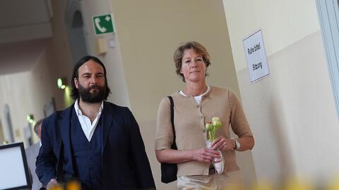 Prozess am Geburtstag: Christina Block auf dem Weg in den Gerichtssaal.