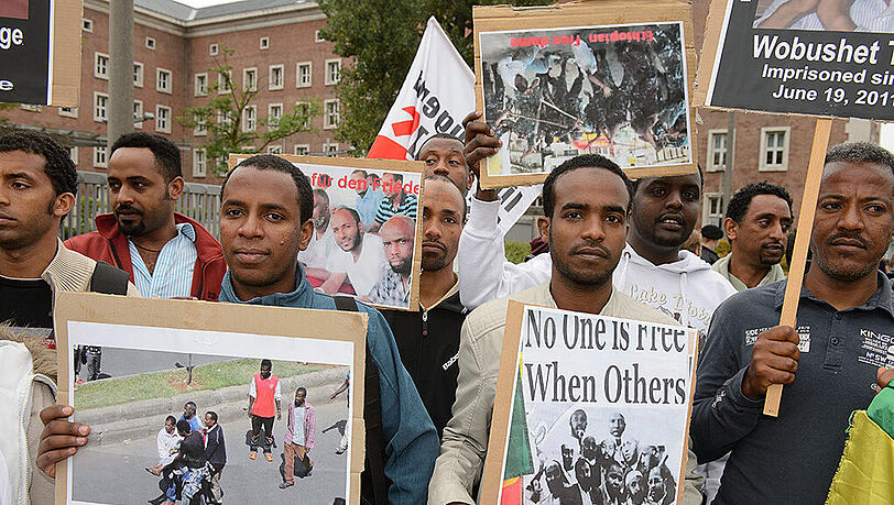 Flüchtlinge demonstrieren am 17.08.2015 in Nürnberg (Bayern) vor dem Bundesamt für Migration und Flüchtlinge (BAMF).