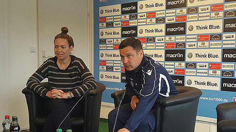 Erst an der Seite von 1860-Pressesprecherin Lil Zercher bei der Pressekonferenz, am Sonntag in Frankfurt an der Seitenlinie: Denis Bushuev, eigentlicher Co-Trainer von Daniel Bierofka, wird das letzte Saisonspiel der Löwen leiten.
