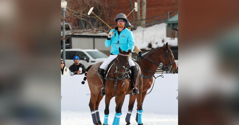 Ehefrau-Meghan-ist-begeistert-Prinz-Harry-spielt-Polo-im-Schnee