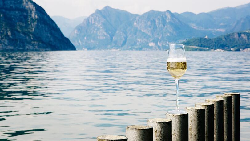 Ausblick genießen: Die Lombardei bietet herrliche Auszeiten an den großen Seen Lago Maggiore, Garda- und Comer See.