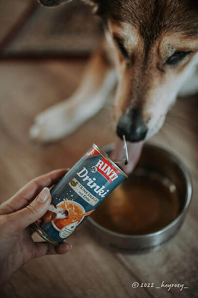 Rinti Drinki ist der kalorienarme Trinksnack mit feinsten Fleischstückchen. Rinti Drinki ist der kalorienarme Trinksnack mit feinsten Fleischstückchen.