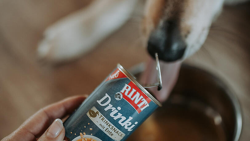 Rinti Drinki ist der kalorienarme Trinksnack mit feinsten Fleischstückchen. Rinti Drinki ist der kalorienarme Trinksnack mit feinsten Fleischstückchen.
