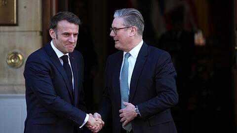 Macron und Starmer schlagen eine einmonatige Waffenruhe in der Ukraine vor.