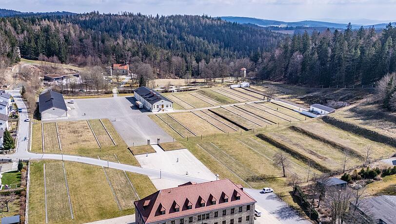 Gedenkstätten wie Flossenbürg erinnern an das Grauen des Nationalsozialismus. Eine App will nun den Weg zu unbekannteren NS-Erinnerungsorten weisen. (Archivfoto)