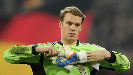 Schock für Nationalkeeper Manuel Neuer: Während er auf Länderspielreise weilte, räumten Diebe seine Münchner Stadtwohnung aus. Schock für Nationalkeeper Manuel Neuer: Während er auf Länderspielreise weilte, räumten Diebe seine Münchner Stadtwohnung aus.