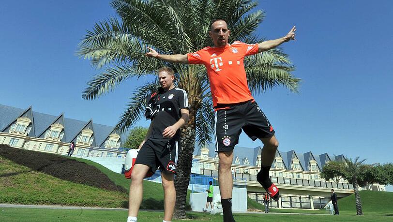 Der FC Bayern (mit Franck Ribéry) bereitet sich vom 2. bis 9. Januar in Doha, Katar, auf die Rückrunde vor - die AZ ist dabei. Der FC Bayern (mit Franck Ribéry) bereitet sich vom 2. bis 9. Januar in Doha, Katar, auf die Rückrunde vor - die AZ ist dabei.