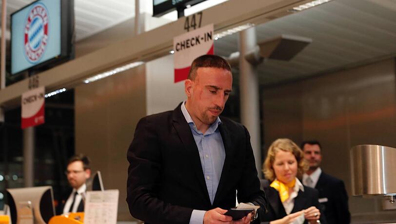 Franck Ribéry vom FC Bayern München am Flughafen vor dem Abflug zur Klub-WM nach Marokko. Franck Ribéry vom FC Bayern München am Flughafen vor dem Abflug zur Klub-WM nach Marokko.