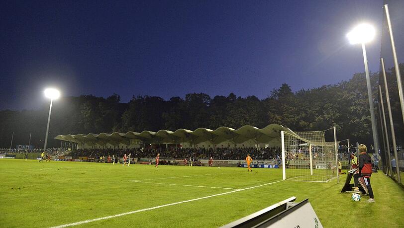 Das Halbfinale im Toto Pokal zwischen dem TSV 1860 und dem FC Memmingen wird vor leeren Rängen ausgetragen. (Archivbild)
