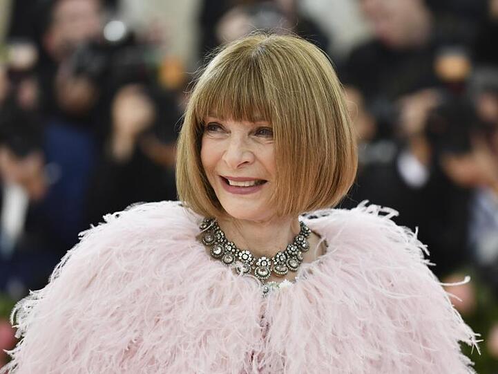 Anna Wintour sitzt beim Museums-Tanzwettbewerb in der Jury.