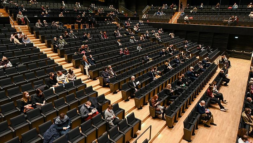 Die neue Isarphilharmonie an der Brudermühlbrücke bei einem Konzert der Münchner Philharmoniker Anfang Dezember unter den Bedingungen der 25-Prozent-