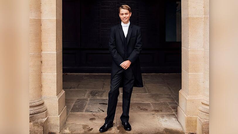 Prinz George in seiner Eton-Schulkleidung.