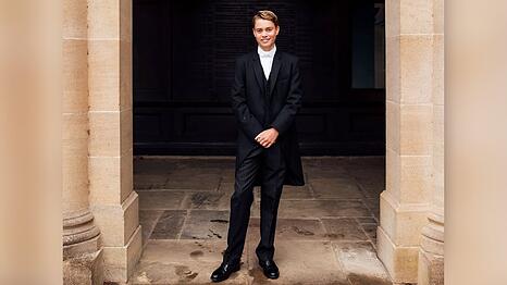 Prinz George in seiner Eton-Schulkleidung.