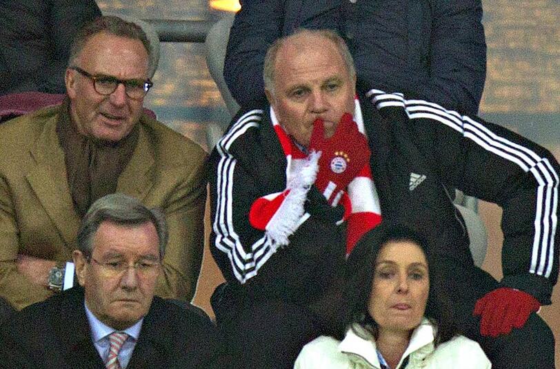 Vom Gerichtssaal in die Allianz Arena: Uli Hoeneß verfolgt am Dienstagabend das Champions-League-Spiel des FC Bayern gegen den FC Arsenal London. Die Bilder.