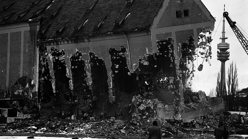 1988 &ndash; das Ende der alten Flohmarkt-Herrlichkeit: Die Speicher-Gebäude werden Schritt für Schritt abgerissen.