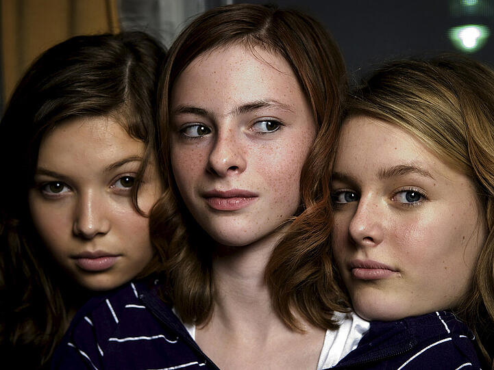 "Unter anderen Umständen: Böse Mädchen": Sex sells - Roxana (l.), Raffaela (m.) und Rebecca (r.) wissen ihre Reize zu vermarkten und treiben ein gefährliches Spiel bei dem es nicht nur beim Internet-Chat mit älteren Männern bleibt.