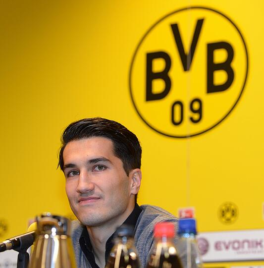 Nuri Sahin bei der Pressekonferenz in Dortmund am 11.01