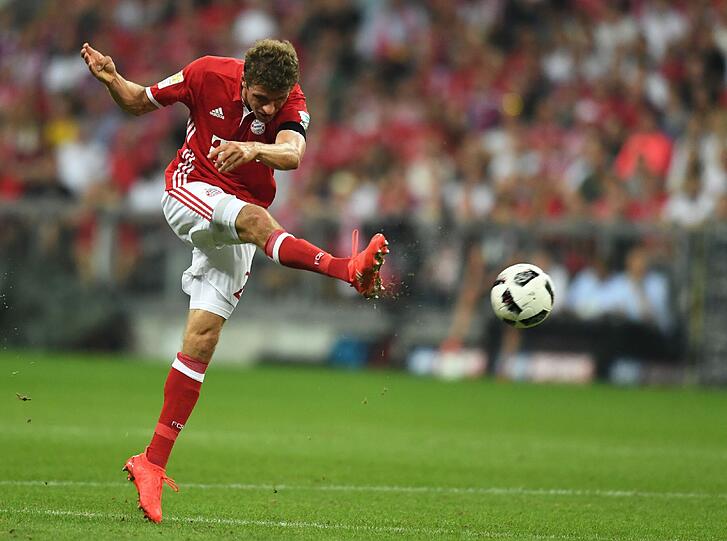 Thomas Müller Note 1: Hatte zunächst Pech, als er mit einem Distanzschuss den Pfosten traf (32.) und weitere gute Chancen vergab. Dann aber mit einer tollen Flanke auf Lewandowski vor dem 3:0, die Müller heftig bejubelte. Legte auch Lahm Tor vor. Müller war nun in 17 Spielen gegen Werder an 20 Treffern direkt beteiligt.