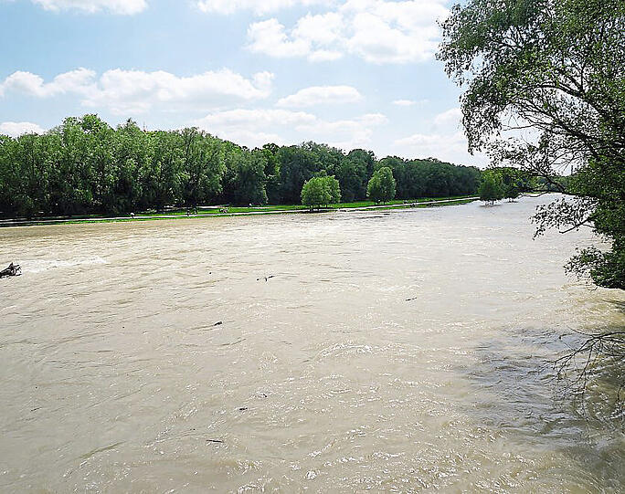 Die Isar nahe der Reichenbachbrücke am Donnerstag.