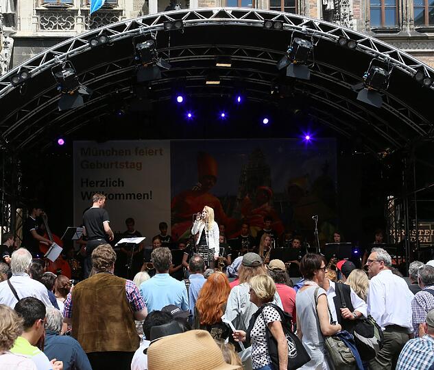 Die Band "The TroubleShooters" eröffnete das Fast auf dem Marienplatz.
