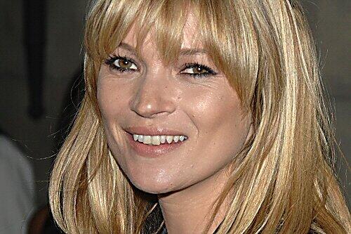 Kate Moss mit auffallend fülligem Haar - wie wir nun wissen, benutzt die Britin Hilfsmittel