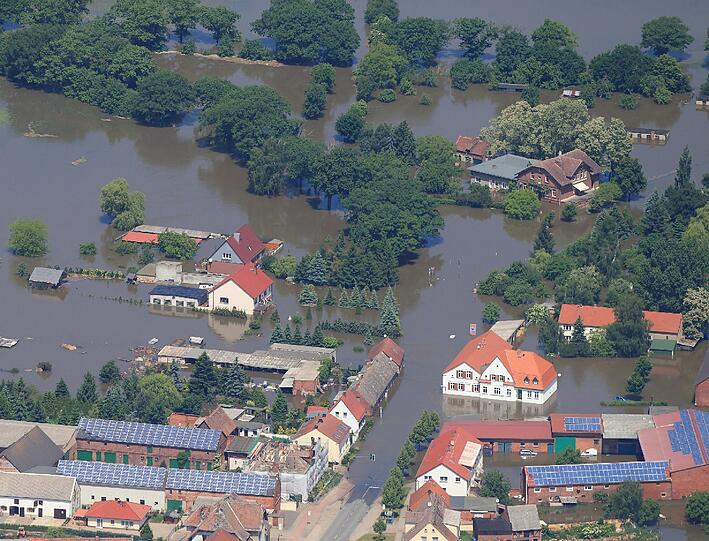 Deichbruch bei Fischbeck in Sachsen-Anhalt - Aktuelle Bilder vom Hochwasser